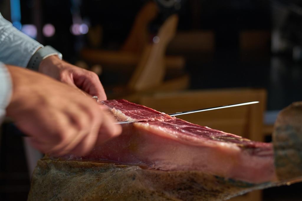 Hacienda Zorita Wine Hotel & Spa Valverdón المظهر الخارجي الصورة Jamón being sliced