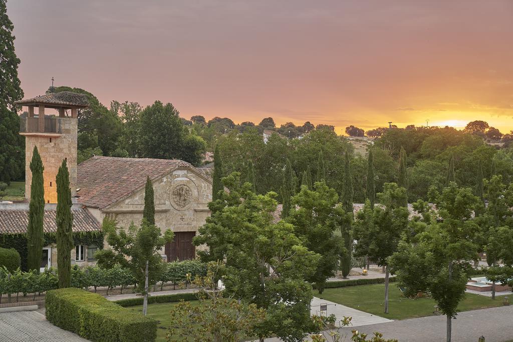 Hacienda Zorita Wine Hotel & Spa Valverdón المظهر الخارجي الصورة Sunset at the St. Mark's Chapel